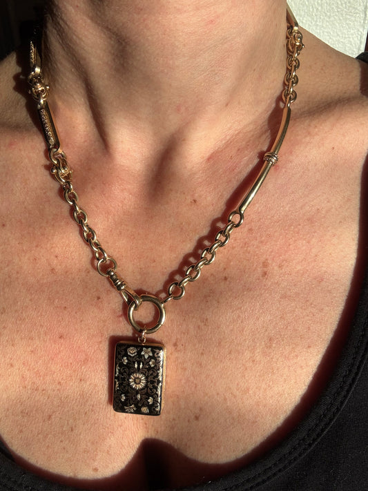 Watch Chain with Alternating Bar Link and Knot Links