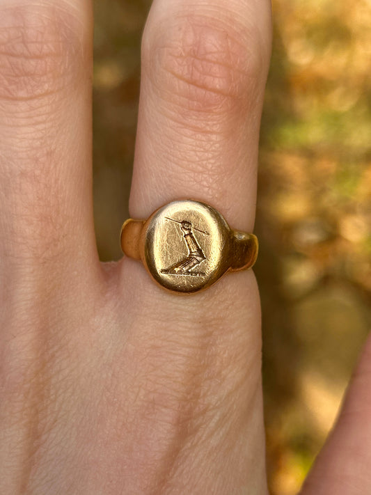 Antique 15ct Heraldic Gauntlet and Arrow Signet Ring