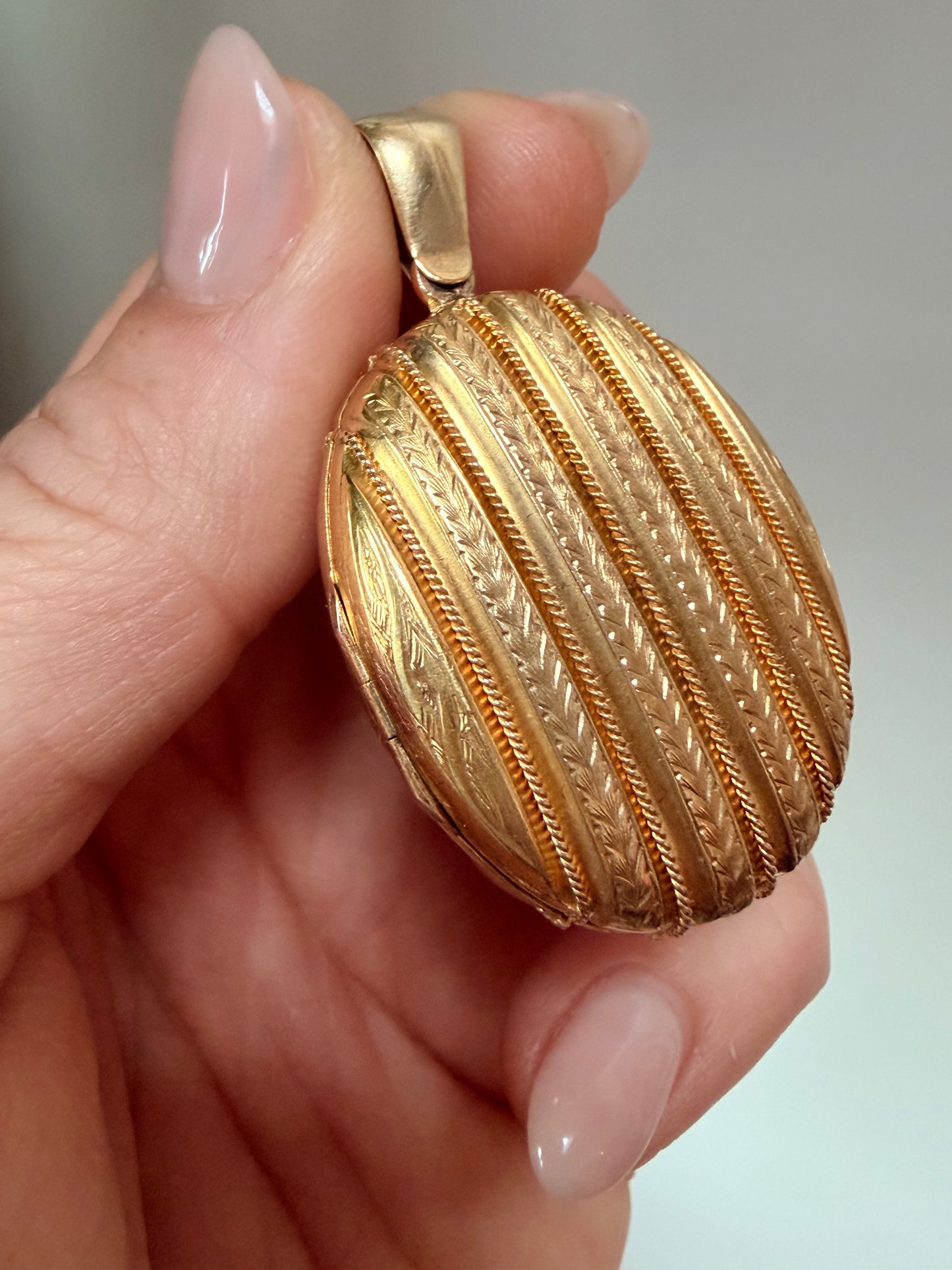 Vintage Pinstripe Gold Locket