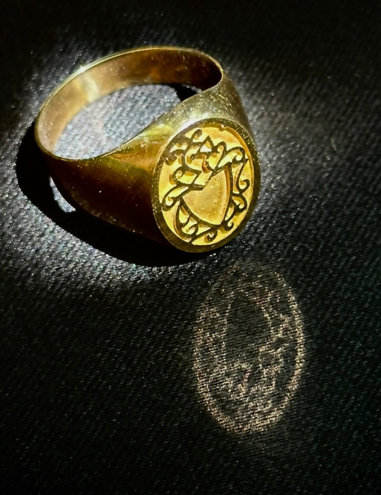 Vintage 18k Yellow Gold Signet Ring