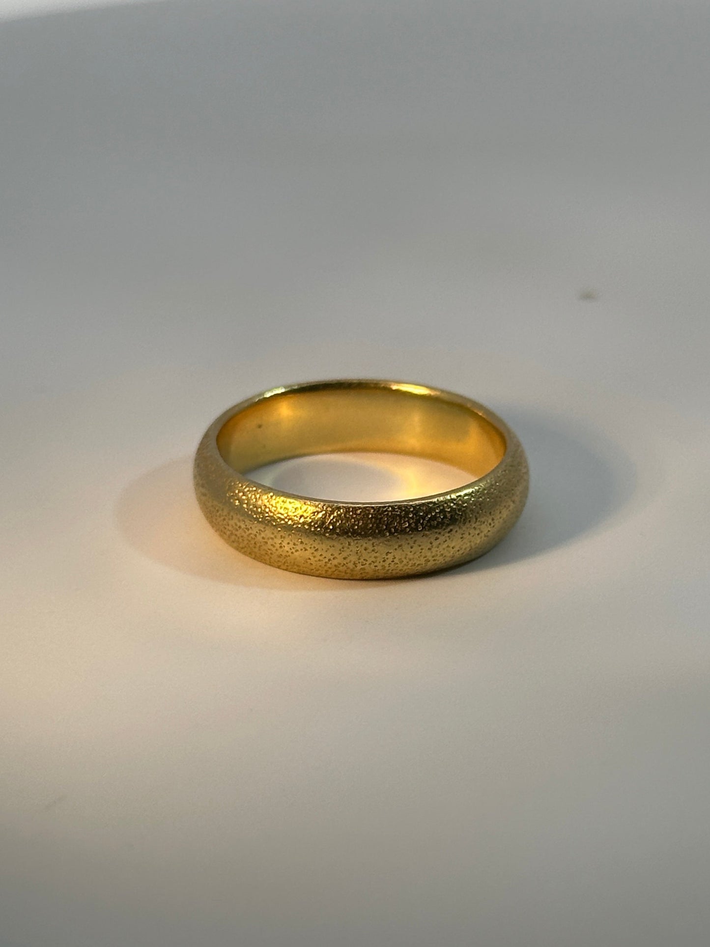 Vintage 18k Yellow Gold Textured Donut Band