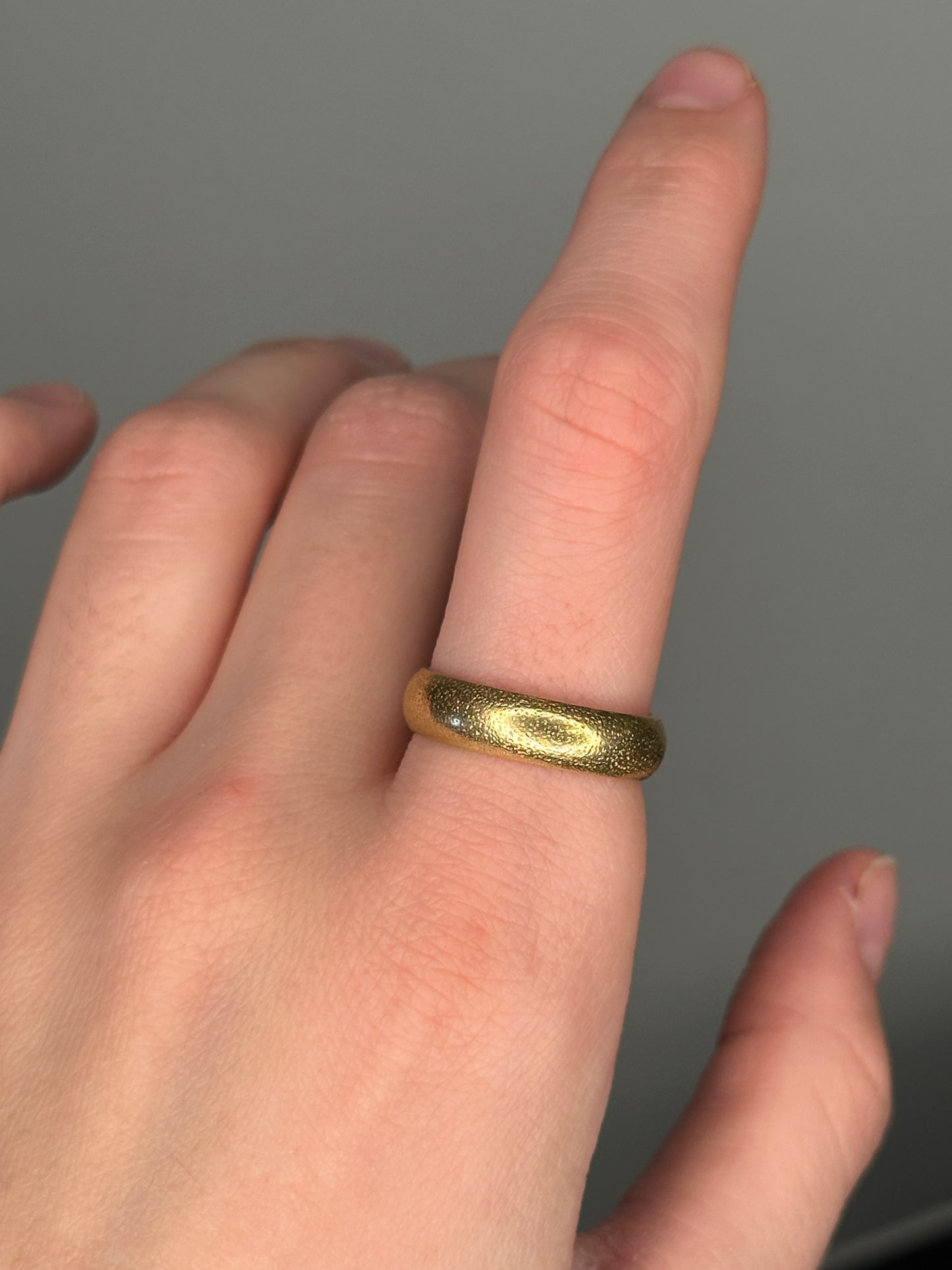 Vintage 18k Yellow Gold Textured Donut Band