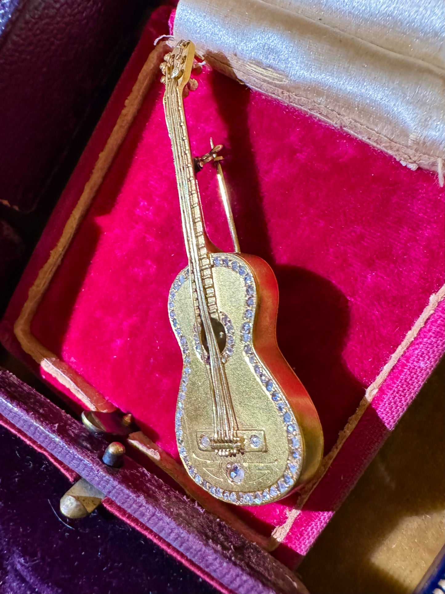 Victorian Classical Guitar 18k Gold and Diamond Brooch