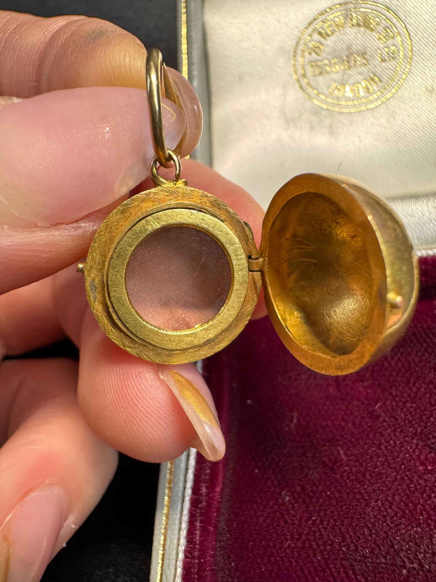 Antique 18k Yellow Gold Orb Locket