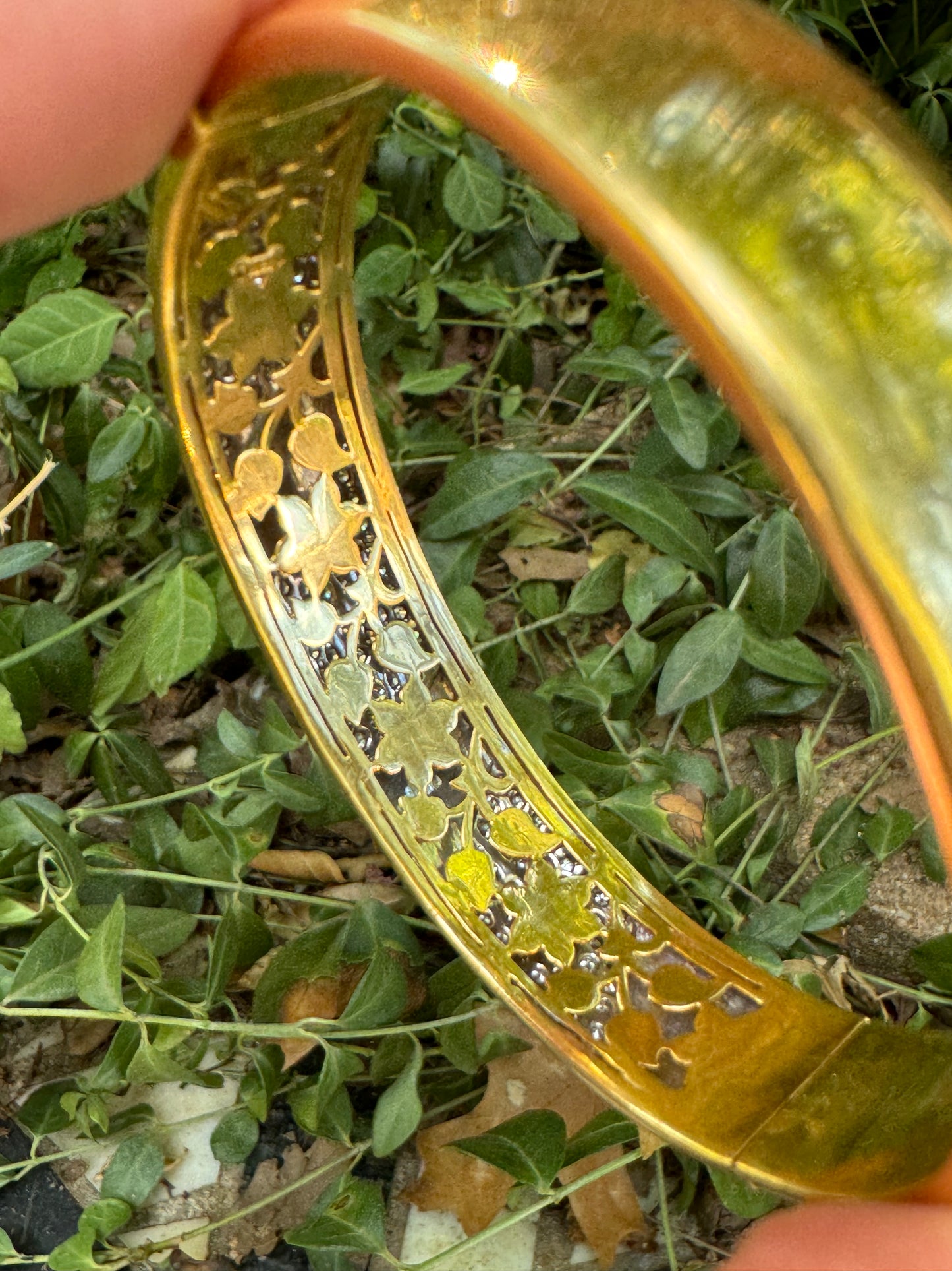 Vintage Pavé Diamond and 18k Yellow Gold Bangle Bracelet